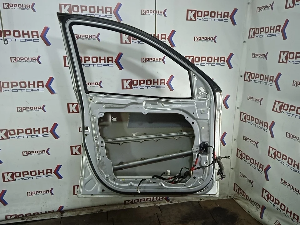 Дверь передняя левая Б/У потертости царапинки, вмятина