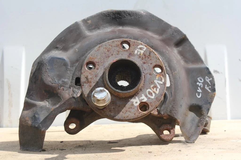 Б.у. кулак поворотный TOYOTA CAMRY V30 ACV30 TOYOTA CAMRY V30 ACV30