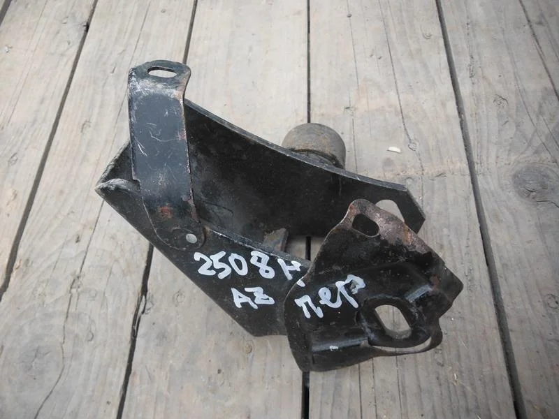 Б.у. кронштейн опоры двигателя TOYOTA AVENSIS AZT250 TOYOTA AVENSIS AZT250