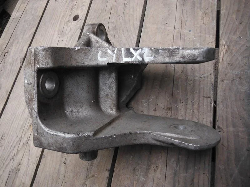 Б.у. кронштейн опоры двигателя MITSUBISHI LANCER CY2A MITSUBISHI LANCER CY2A