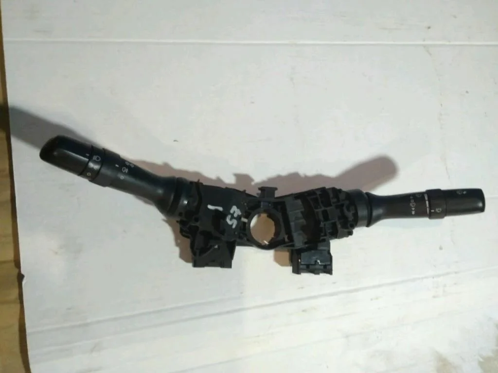 Б.у. подрулевой переключатель TOYOTA COROLLA ZRE151 TOYOTA COROLLA ZRE151