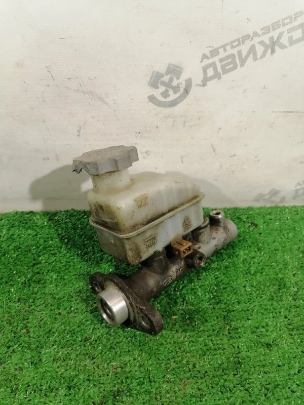 Главный тормозной цилиндр Hyundai Elantra 2003 585102D300 3 XD 2.0