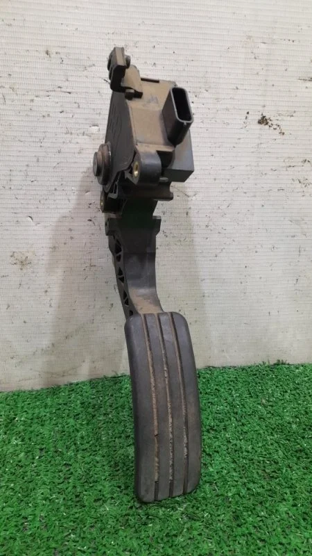 Педаль газа Renault Fluence 2010 180100020R I (2009—2013) K4MV838 1.6 / 106
