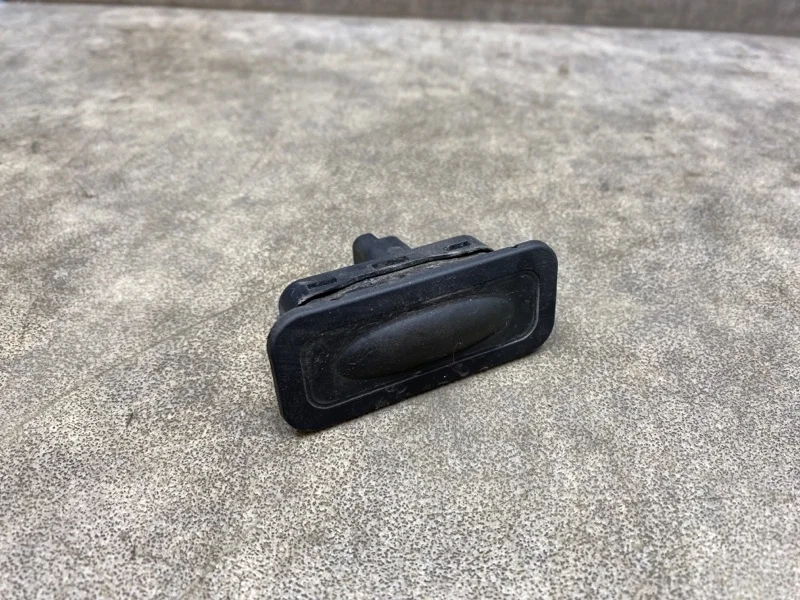 Кнопка открывания багажника Renault Megane 2011 8200078256 3 1.6 K4M839 AT