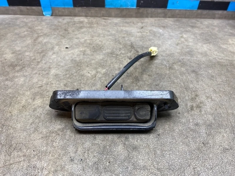 Кнопка открывания багажника Mitsubishi Outlander 2013 5810A076 GF 2.0 4B11 2WD AT