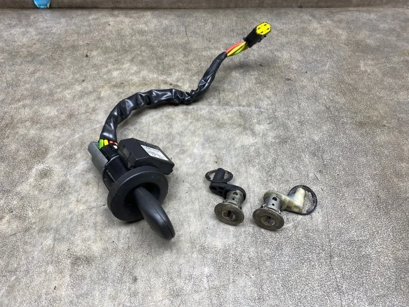 Замок зажигания Renault Duster 2014 6001546809 4WD 2.0 F4R MT