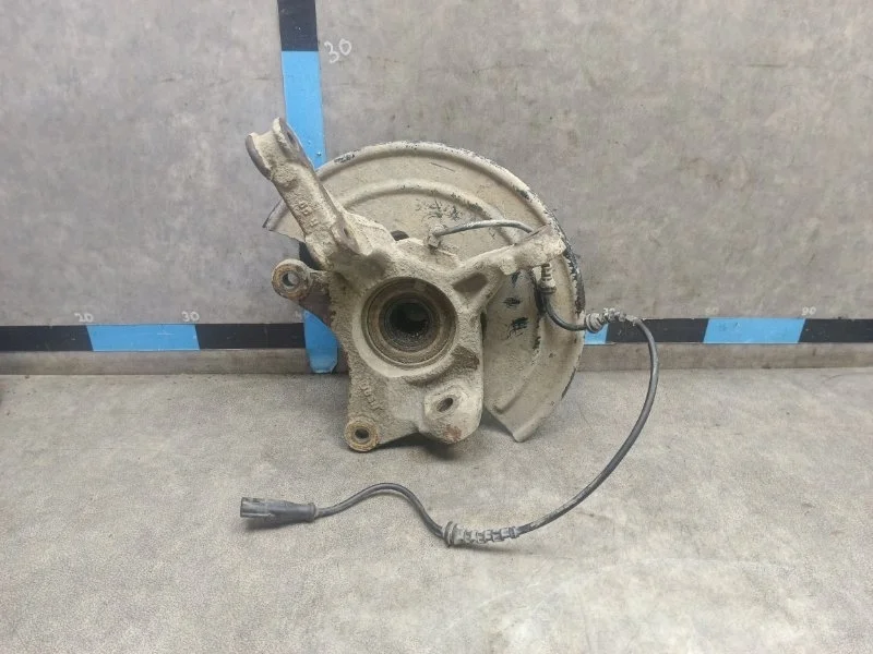 Кулак поворотный Renault Duster 2014 8200881829 4WD 2.0 F4R MT, передний правый