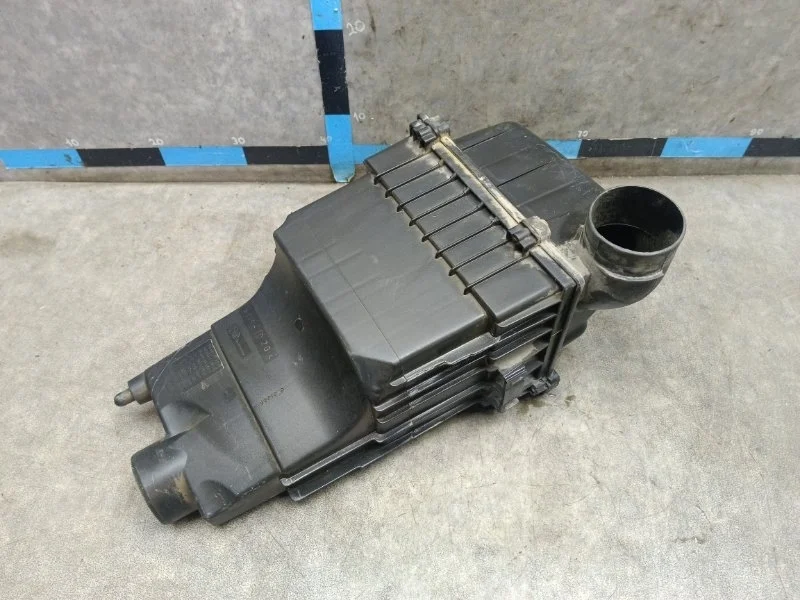 Корпус воздушного фильтра Peugeot 206 2001 1420H2 КУПЕ 1.1 TU1JP