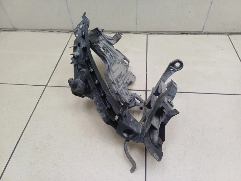 Кронштейн фары Audi A4 2010 8K0805608A B8 1.8 CDHB, передний правый