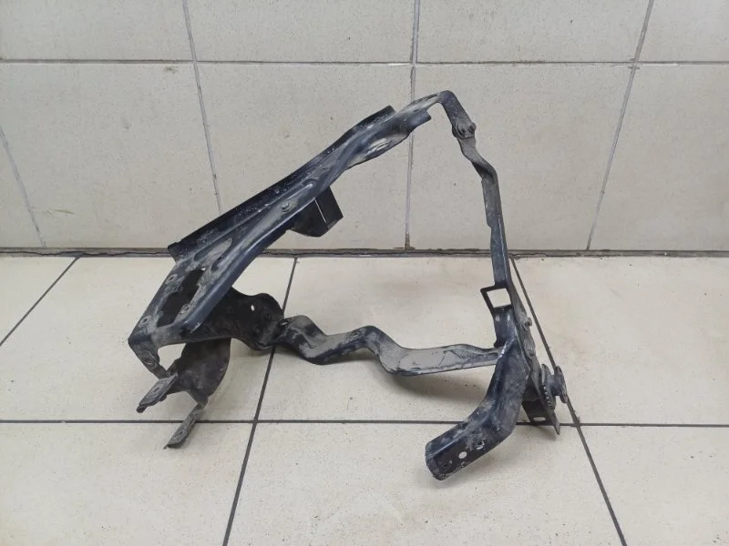 Кронштейн фары Mercedes-Benz C-Class 2008 A2046200191 W204 3.0 AT M272, передний левый