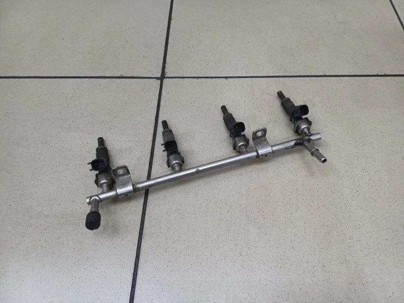 Топливная рейка (рампа) Opel Astra 2010 55562599 J ХЭТЧ 1.6 A16XER AT