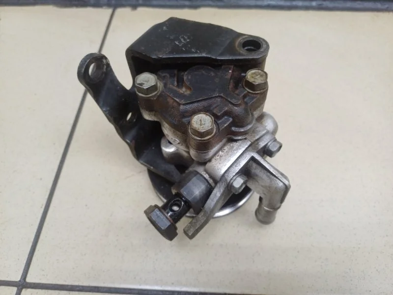 Насос гидроусилителя Hyundai Accent 2004 5711022502 2 1.5 G4EC MT