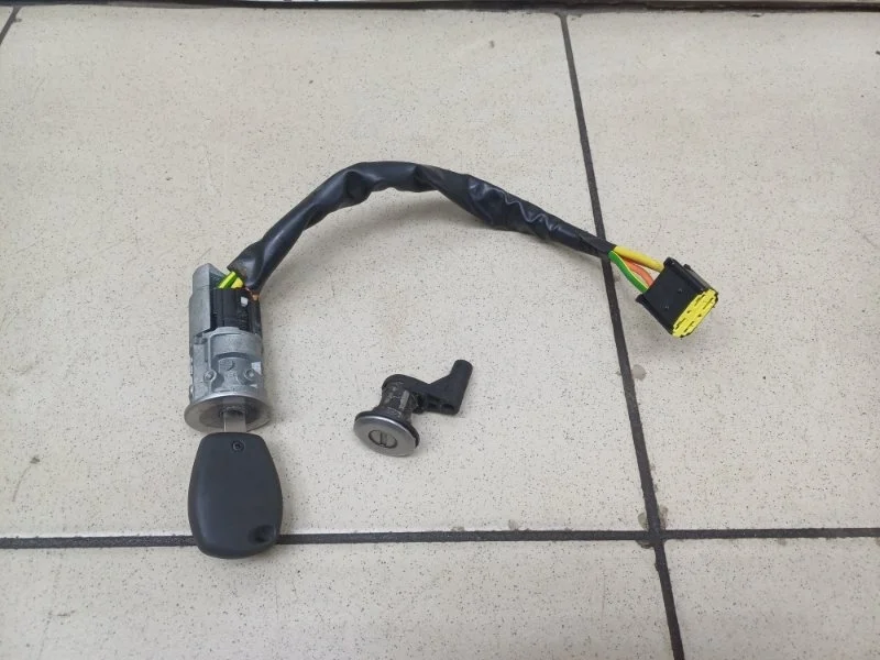Замок зажигания Renault Duster 2013 6001546809 1 1.6 K4MA606 4WD