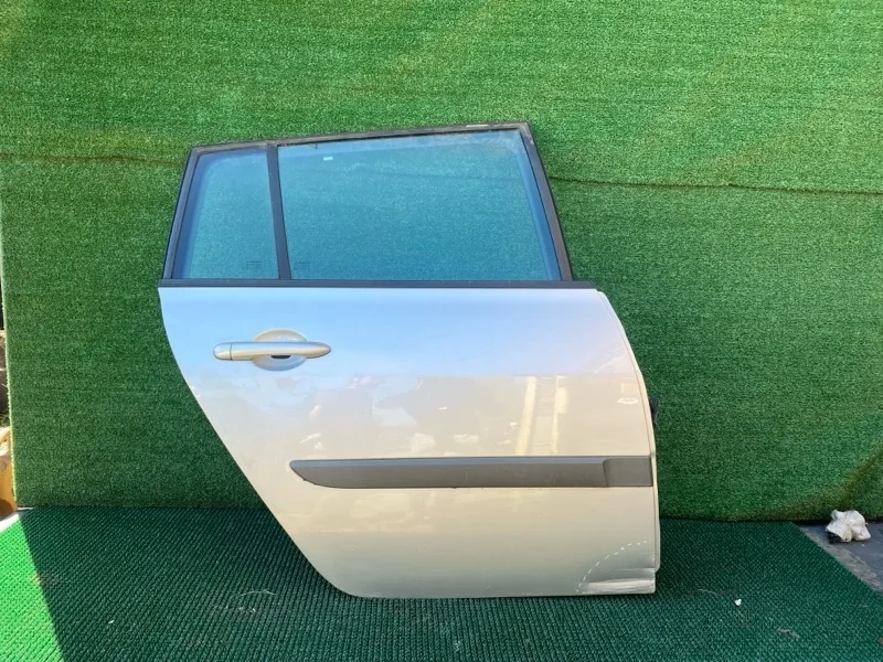 Дверь Renault Megane 2006 7751475037 2 (УНИВ) 1.5 ДИЗЕЛЬ MT K9K, задняя правая