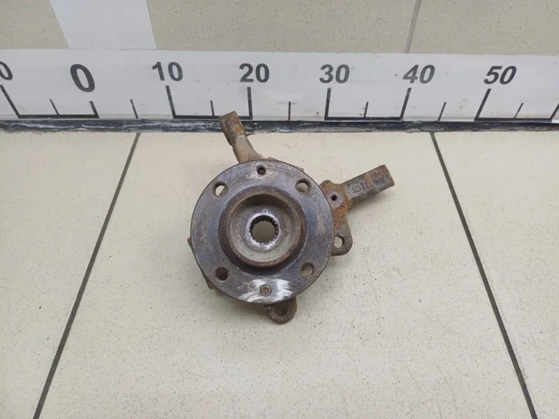 Кулак поворотный Renault Symbol 2003 8200207313 1.4 K7JA700, передний правый