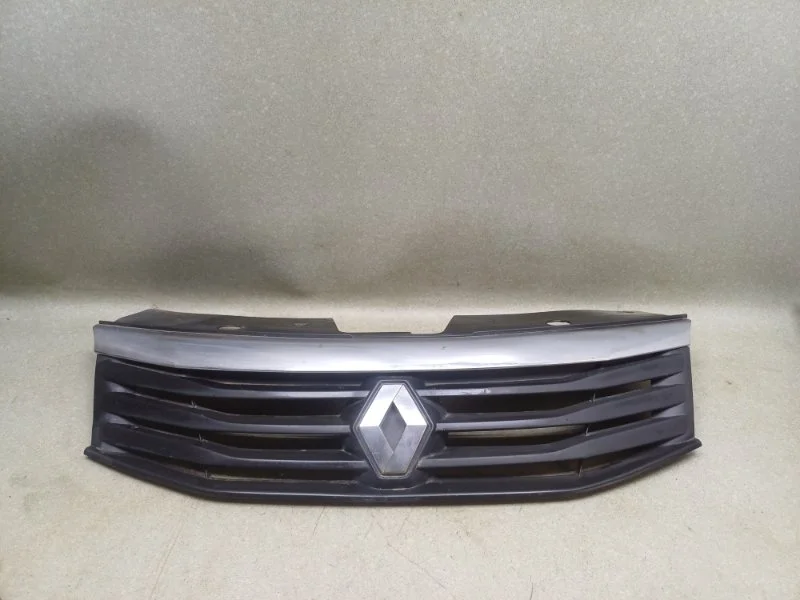 Решетка радиатора Renault Sandero 2010 8200798524 1.6 K7MF710 MT