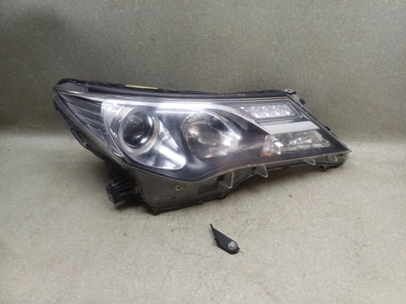 Фара Toyota Rav4 2014 8114542572 A40 2.0 3ZR AT, передняя правая