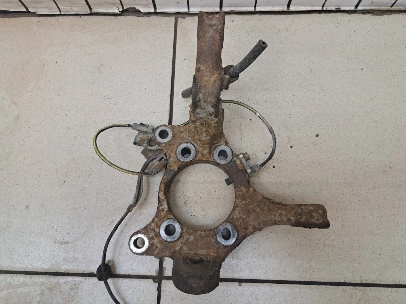 Кулак поворотный Toyota Rav4 2014 4321142081 A40 2.0 3ZR AT, передний правый