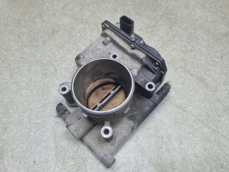 Дроссельная заслонка Mazda 6 2010 L3R413640 1.8 L8 MT