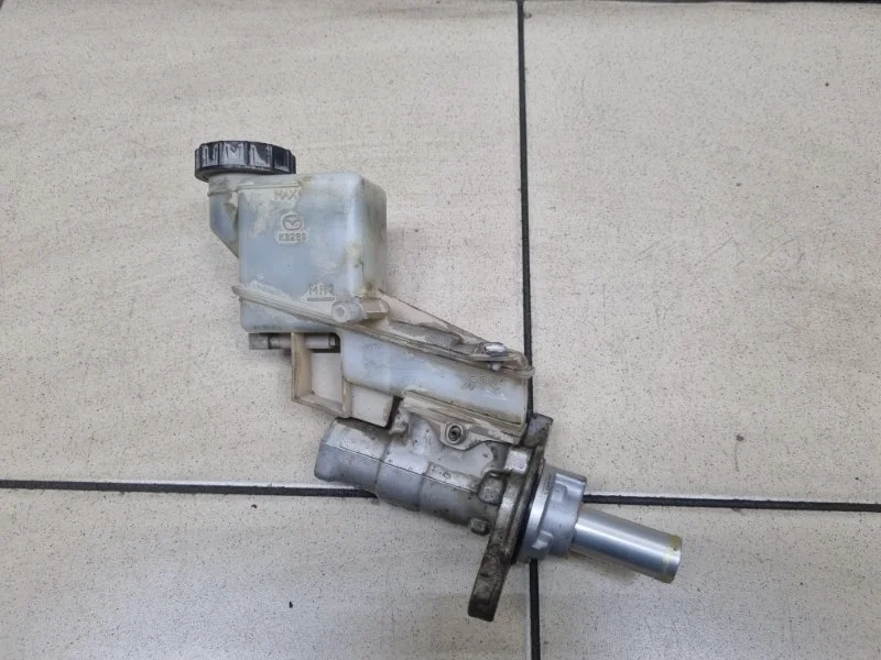 Главный тормозной цилиндр Mazda 6 2010 GS1D41990 1.8 L8 MT