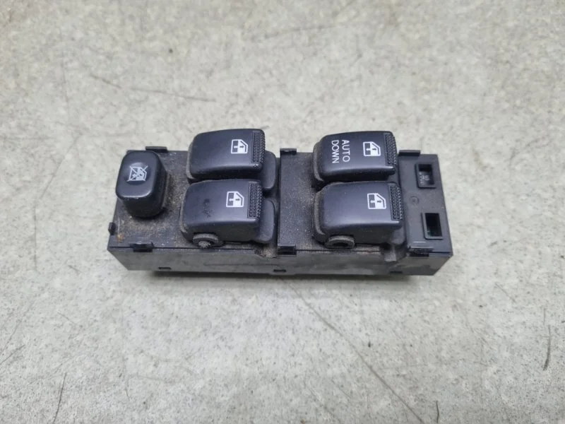 Блок управления стеклоподъемниками Hyundai Getz 2008 935701C110 1.4 G4EE MT, передний левый