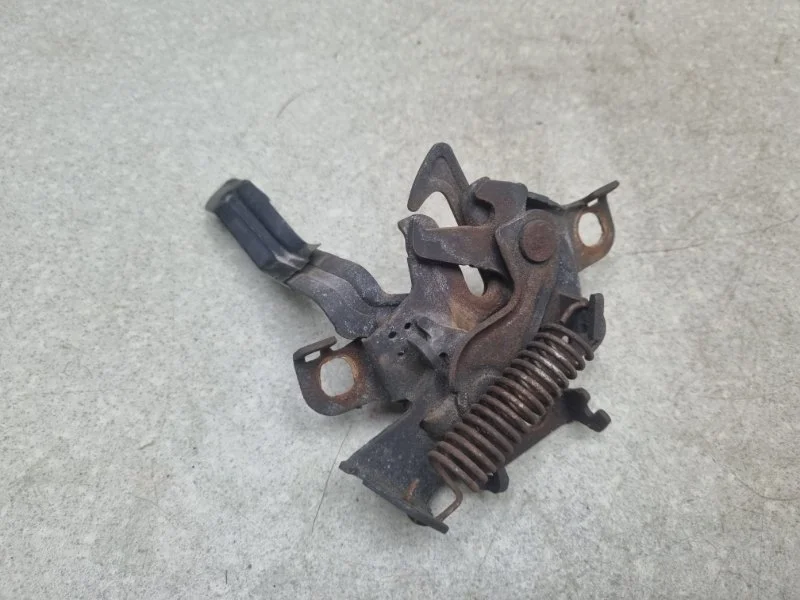 Замок капота Toyota Corolla 2006 5351012890 СЕДАН 1.6 1ZR MT
