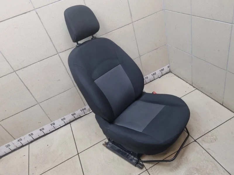 Сиденье Renault Logan 2017 873118537R 2 1.6 K7MA812 (82), переднее правое