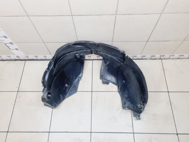 Подкрылок Renault Duster 2013 638408322R 1.6 K4MA606 4WD, передний правый