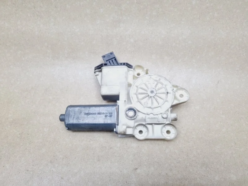 Моторчик стеклоподъемника Toyota Avensis 2007 6982005050 2.0 1AZ-FSE AT, передний левый
