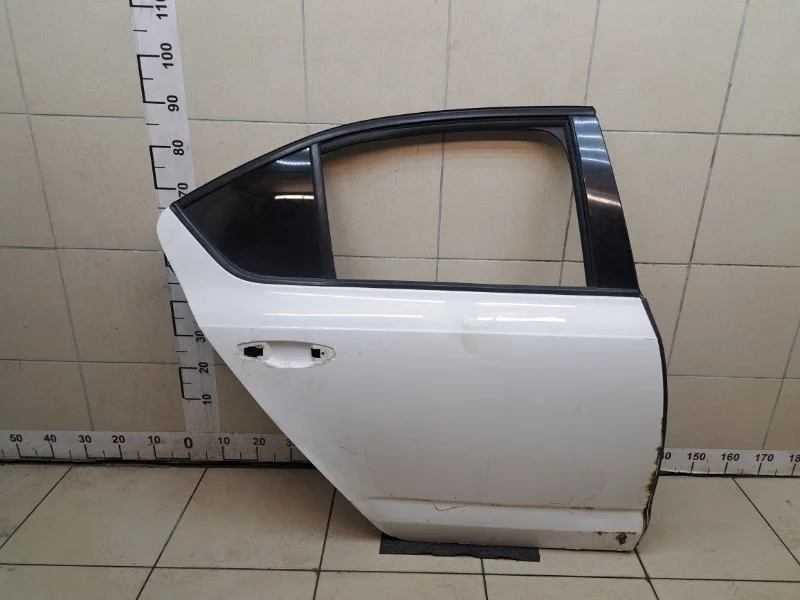Дверь Skoda Octavia 2015 5E5833056B A7 1.6 CWVA, задняя правая
