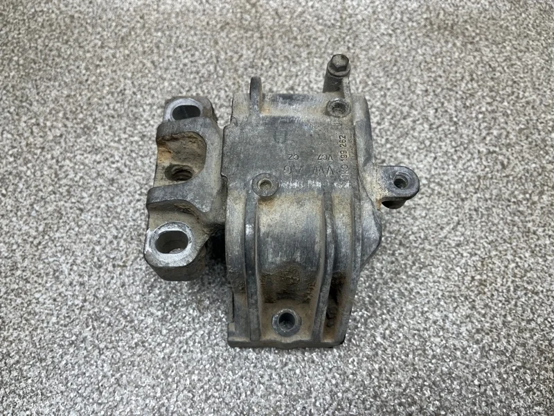 Опора двигателя Skoda Octavia 2012 1K0199262 A5 1.4 BUD MT