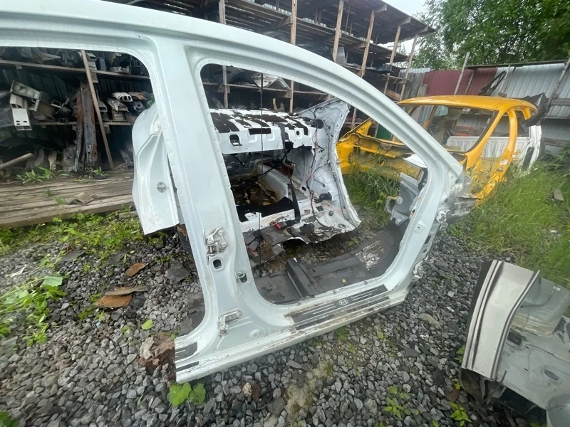 Порог со стойкой Kia Rio 2012 714024YB00 3 1.6 G4FC MT, правый