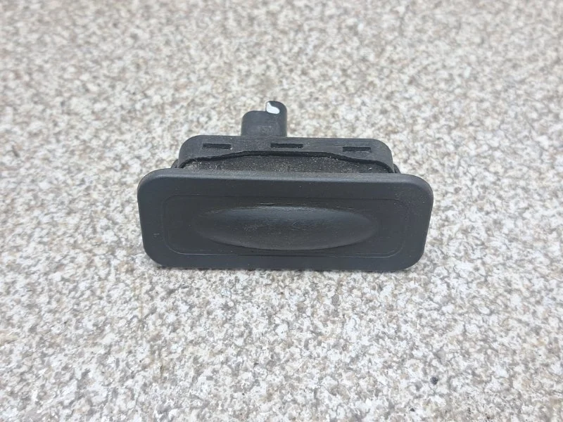 Кнопка открывания багажника Renault Scenic 2014 8200076256 3 1.5 K9K636