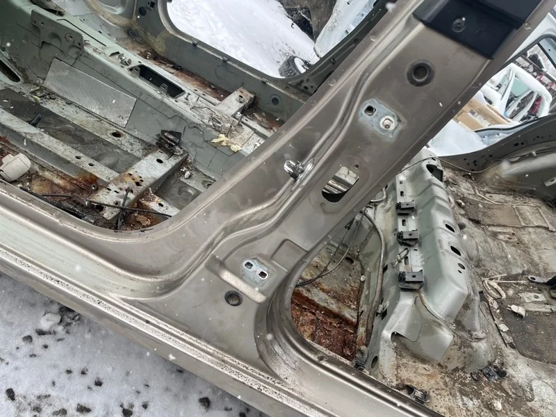 Порог со стойкой Renault Megane 2008 7751475043 2 1.6 K4MD812, левый