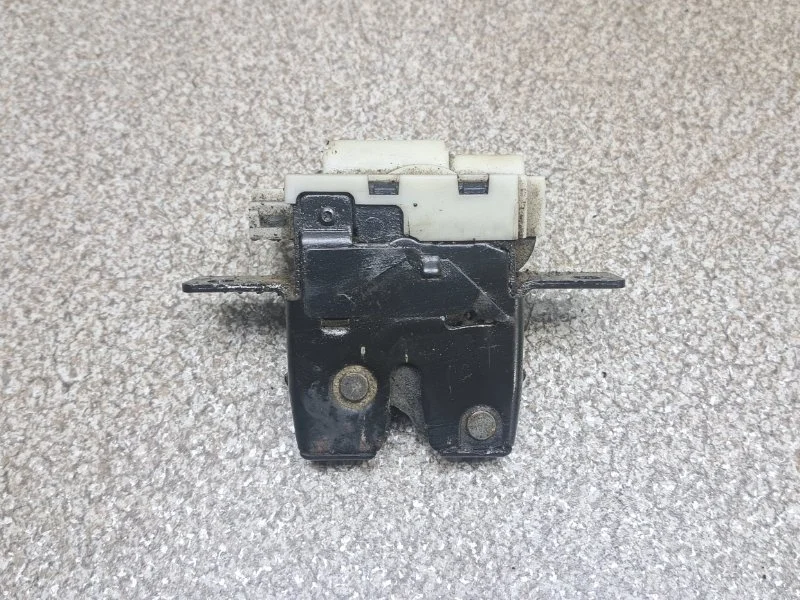 Замок багажника Renault Megane 2008 8200947699 2 1.6 K4MD812