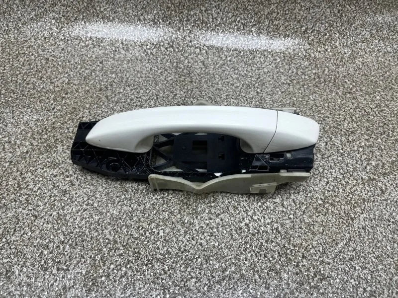 Ручка двери Skoda Octavia 2015 5G0837205NGRU A7 1.6 CWVA, задняя левая