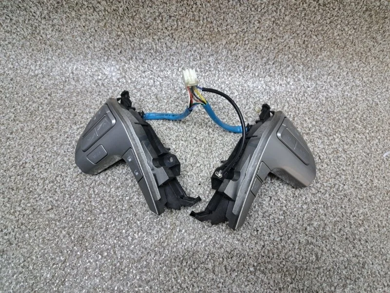 Кнопка руля многофункциональная Toyota Camry 2008 8425033010 XV40 2.4 (2AZFE) АТ
