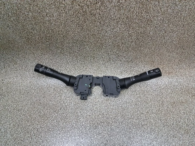 Блок подрулевых переключателей Nissan Juke 2011 255601KK0A 1.6 HR16DE MT