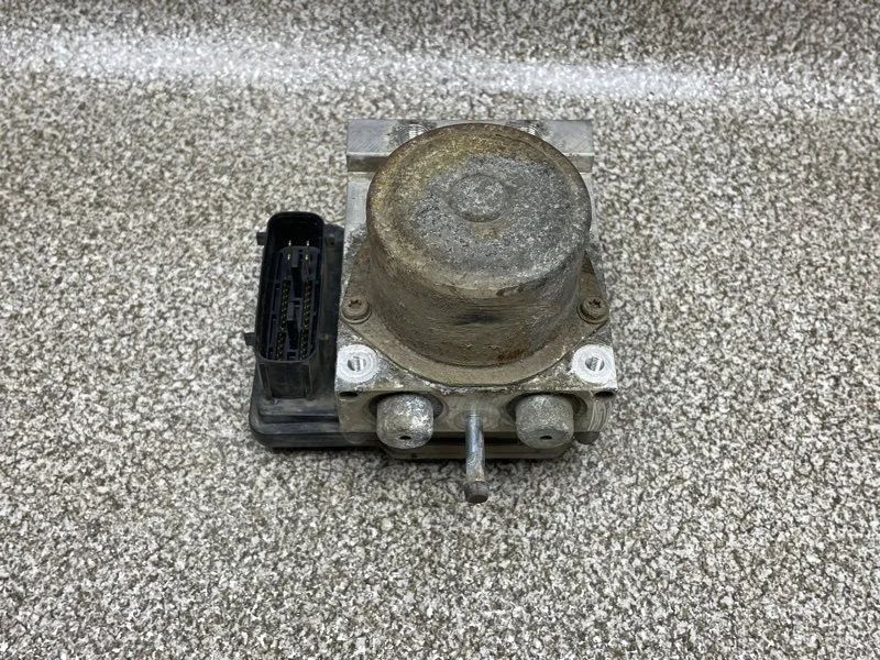 Блок ABS Nissan Juke 2011 476601KA0C 1.6 HR16DE MT