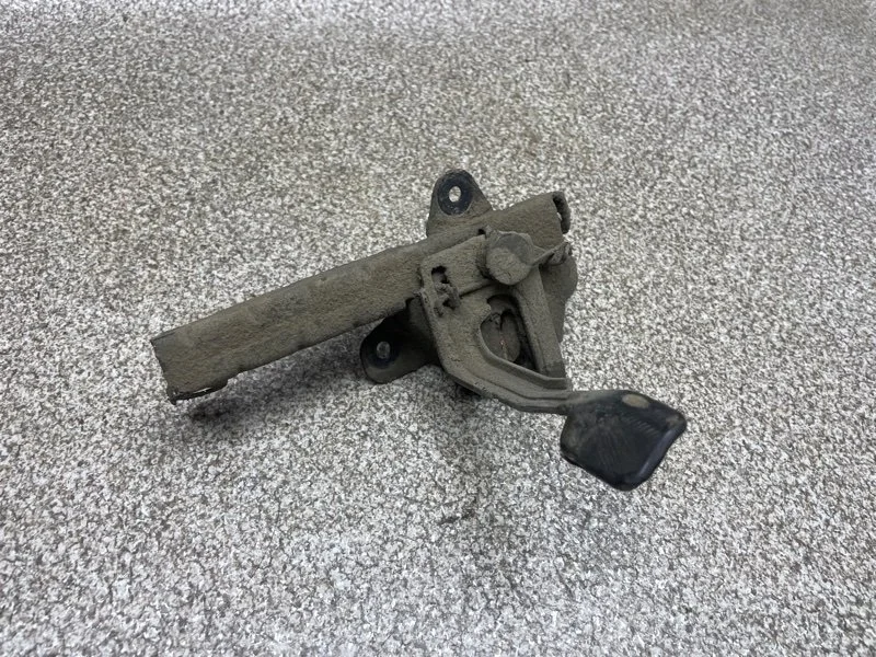 Замок капота Kia Rio 2013 811304Y000 3 1.6 G4FC АТ