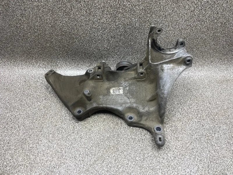 Кронштейн генератора Renault Duster 2012 117101534R 2.0 F4R400 МТ