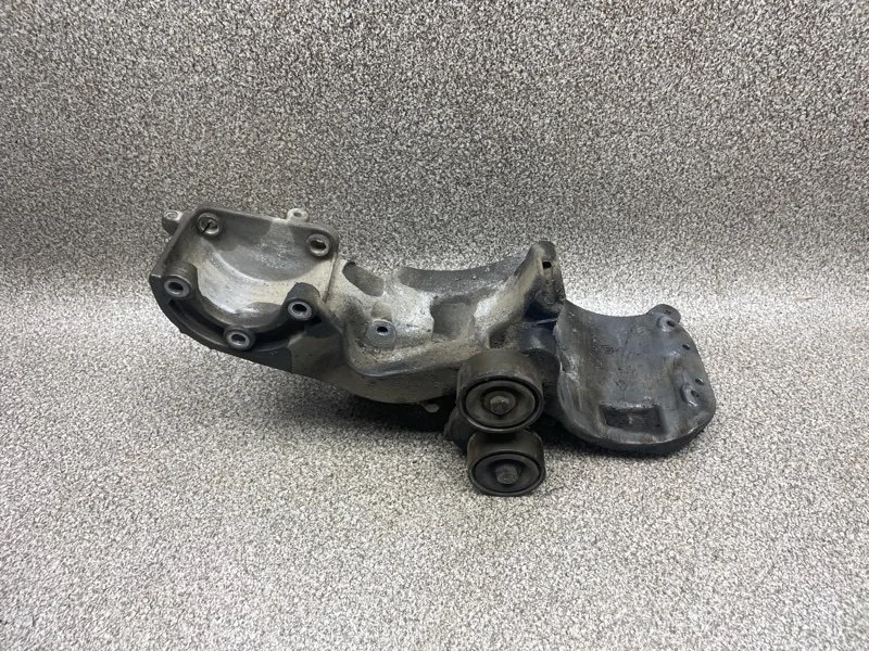 Кронштейн генератора Renault Sandero 2011 688300553R 1.4 K7J710