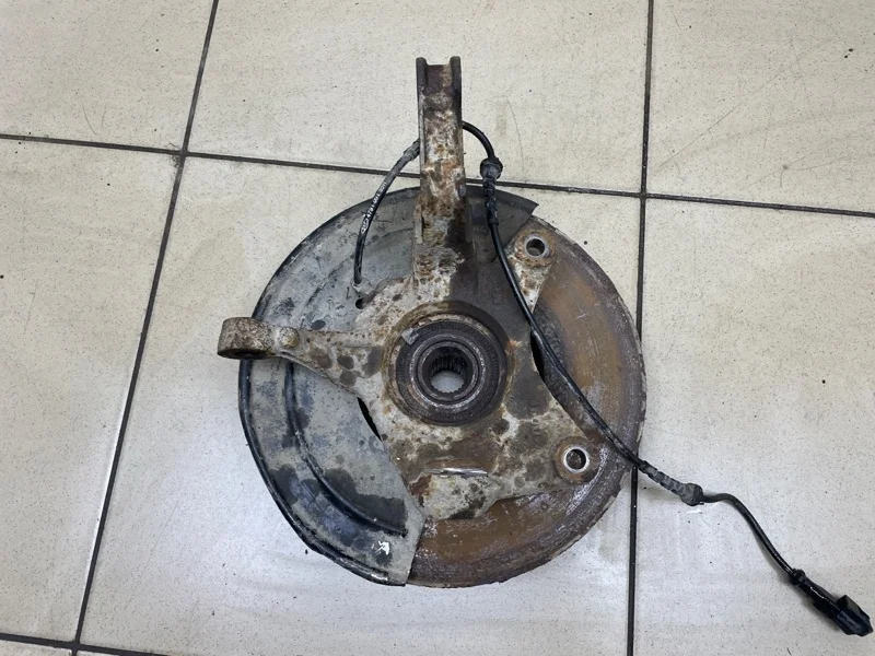 Кулак поворотный Renault Duster 2012 8200881914 2.0 F4R400 МТ, передний левый