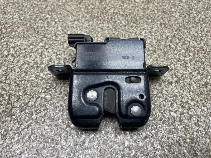 Замок багажника Renault Duster 2012 905039326R 2.0 F4R400 МТ