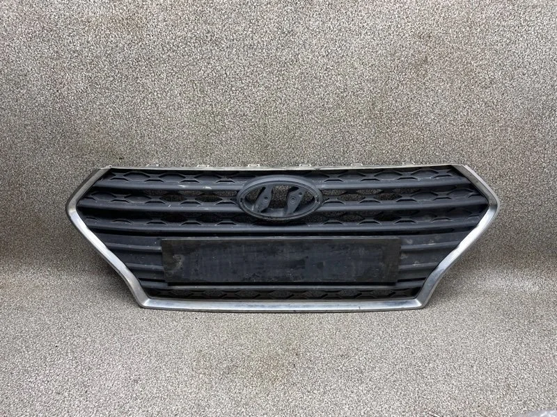 Решетка в бампер Hyundai Solaris 2017 86350H5000 1.4 G4LC MT