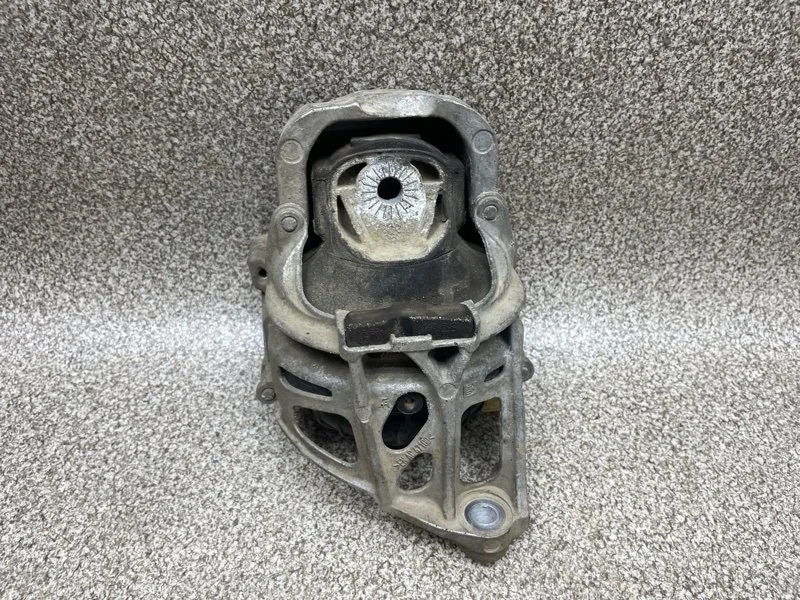 Опора двигателя Audi Q7 2019 4M0199372FE, передняя правая