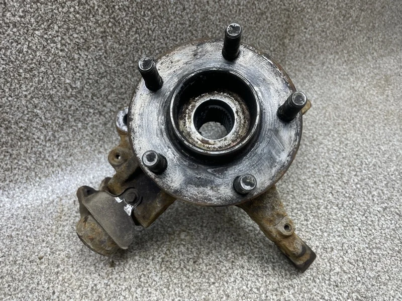 Кулак поворотный Ford Focus 2008 1420863 1.8 QQDB MT, передний левый