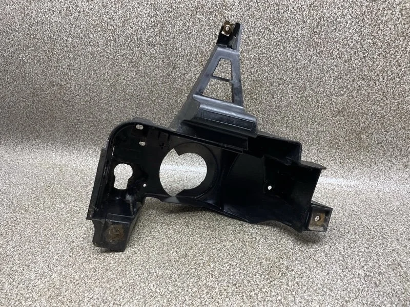 Кронштейн противотуманной фары Toyota Land Cruiser 2008 8148160071 J200 1VDF 4.5 AT, передний правый