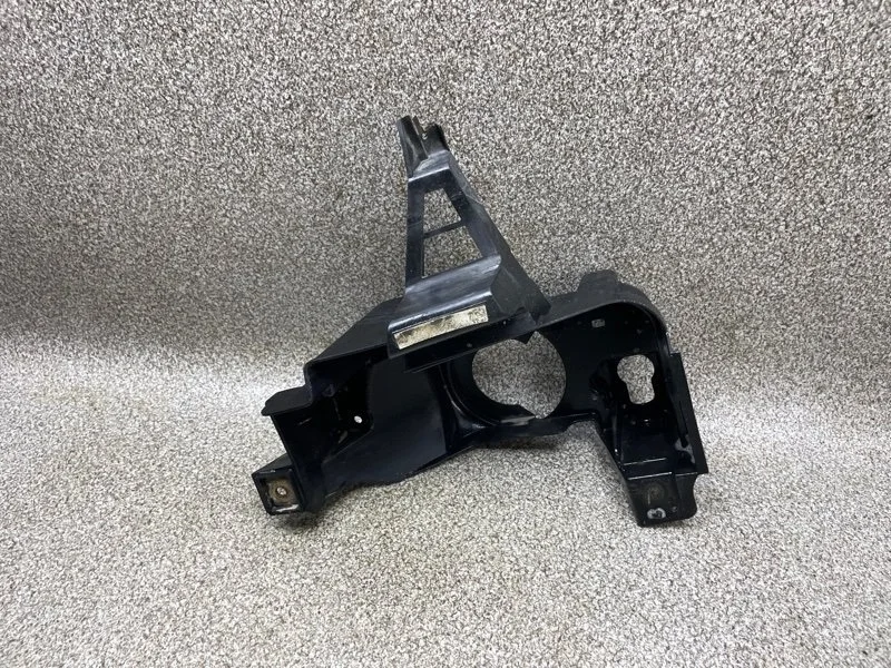 Кронштейн противотуманной фары Toyota Land Cruiser 2008 8148260061 J200 1VDF 4.5 AT, передний левый