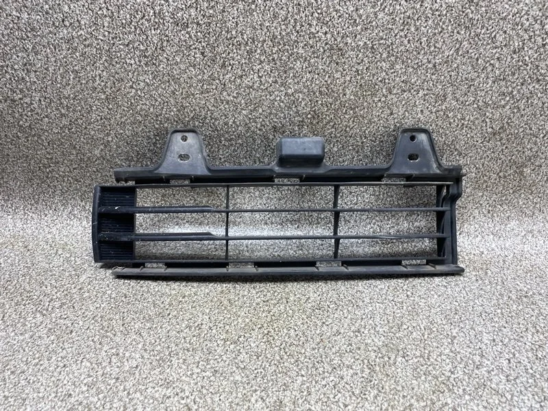 Решетка в бампер Toyota Land Cruiser 2008 5311260040 J200 1VDF 4.5 AT, передняя правая